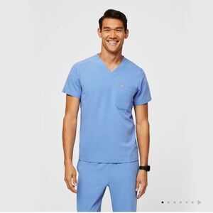 Figs Leon Three-Pocket Scrub Top in Ceil Blue